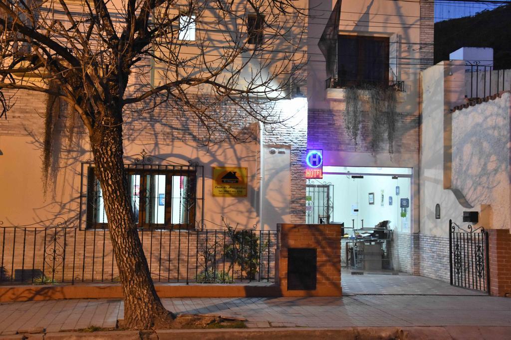 Residencial El Hogar Hostel Salta Ngoại thất bức ảnh